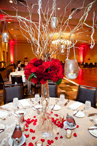 Rose Centerpiece on Low Centerpieces Of Burgundy Dahlias  Red Roses And Red Hypericum